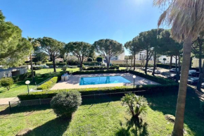 Modern apartment with swimming pool in Mandelieu